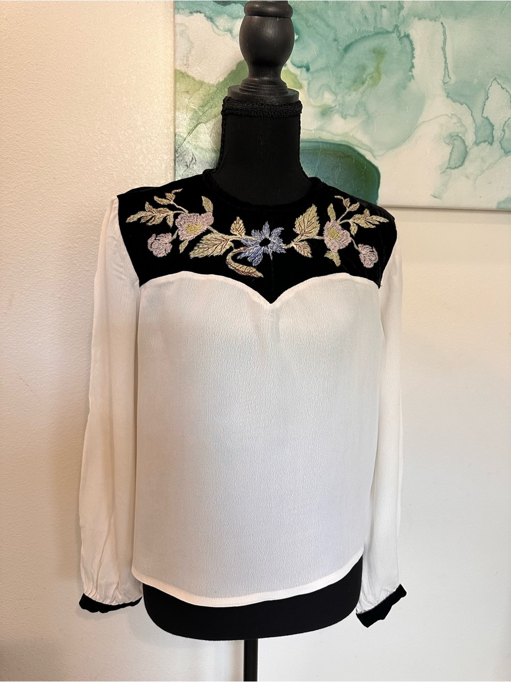 SFERA Collection embroidered  Black & White Long-Sleeve Women's Top